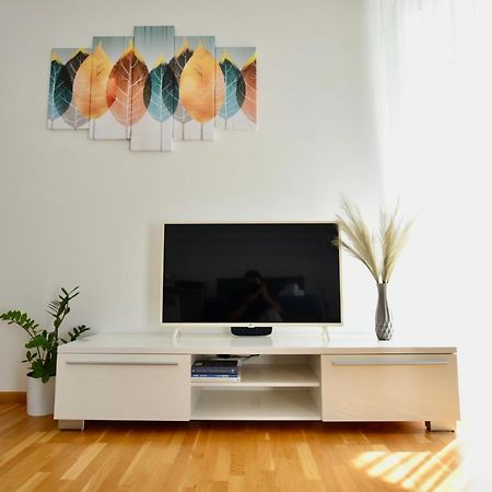 Cozy Apartment Next To The Park Тернопил Екстериор снимка