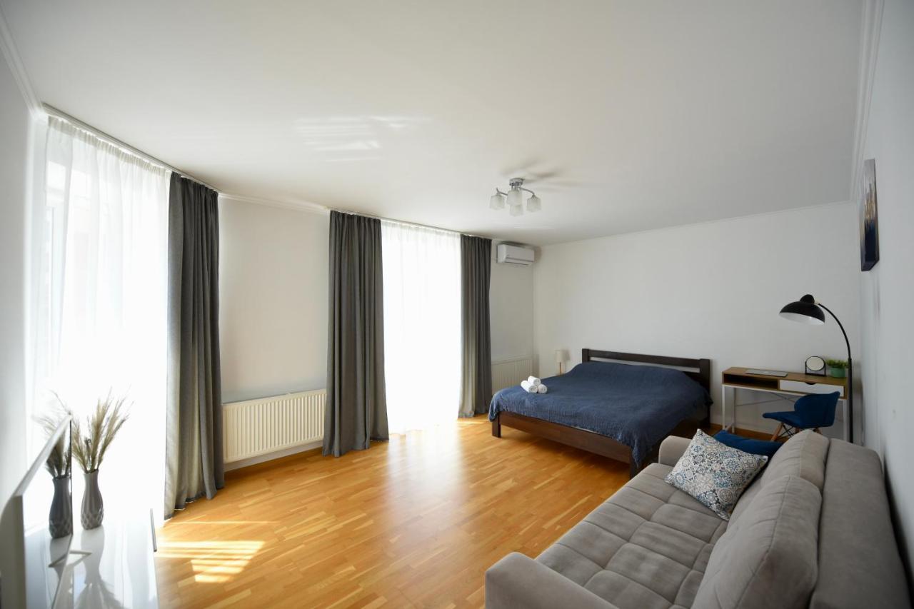 Cozy Apartment Next To The Park Тернопил Екстериор снимка
