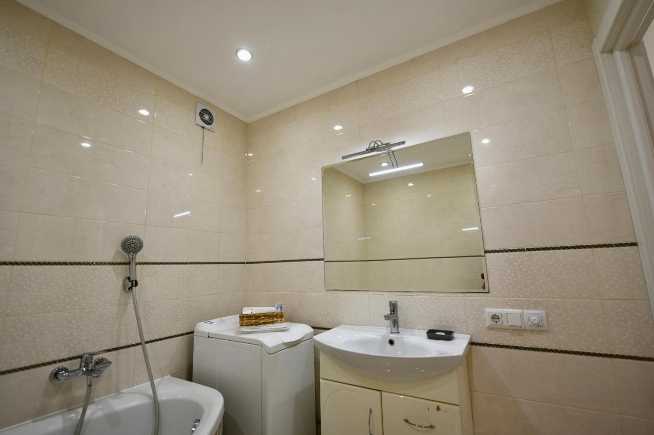 Cozy Apartment Next To The Park Тернопил Екстериор снимка