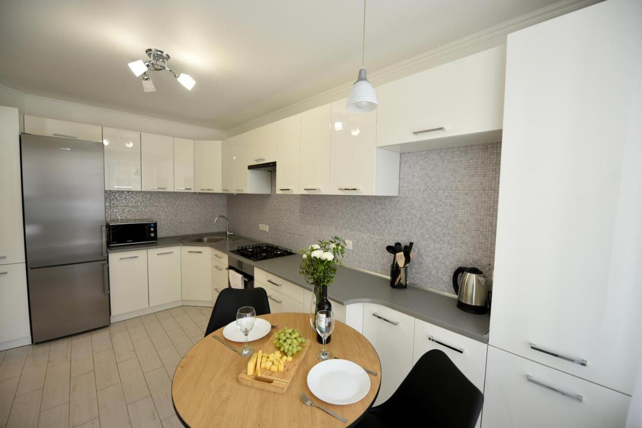 Cozy Apartment Next To The Park Тернопил Екстериор снимка