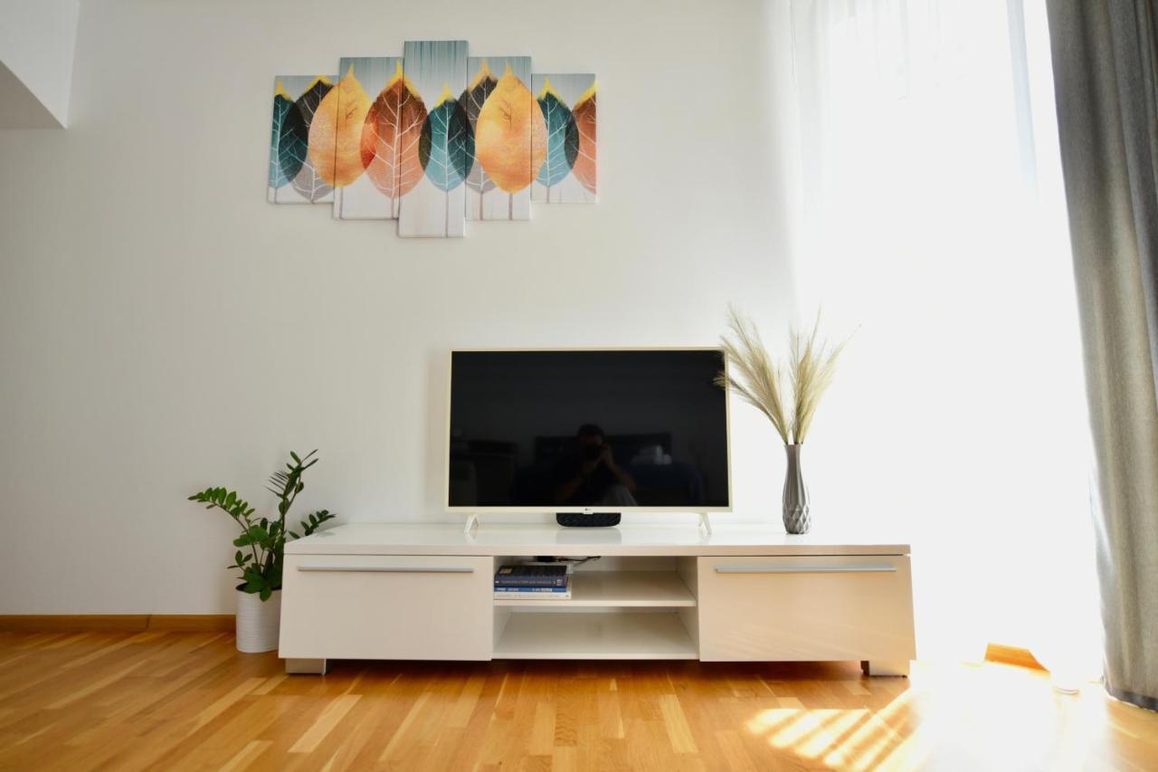 Cozy Apartment Next To The Park Тернопил Екстериор снимка