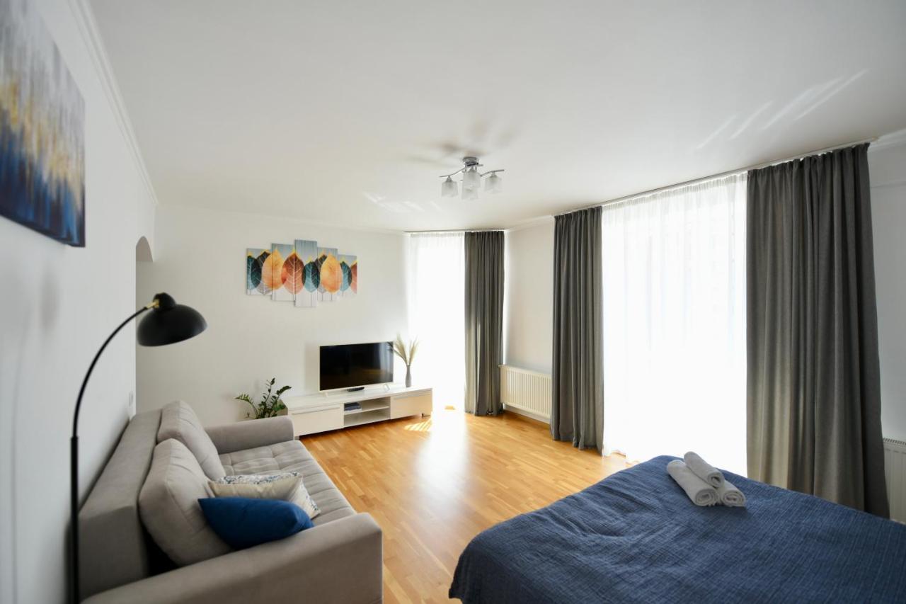 Cozy Apartment Next To The Park Тернопил Екстериор снимка