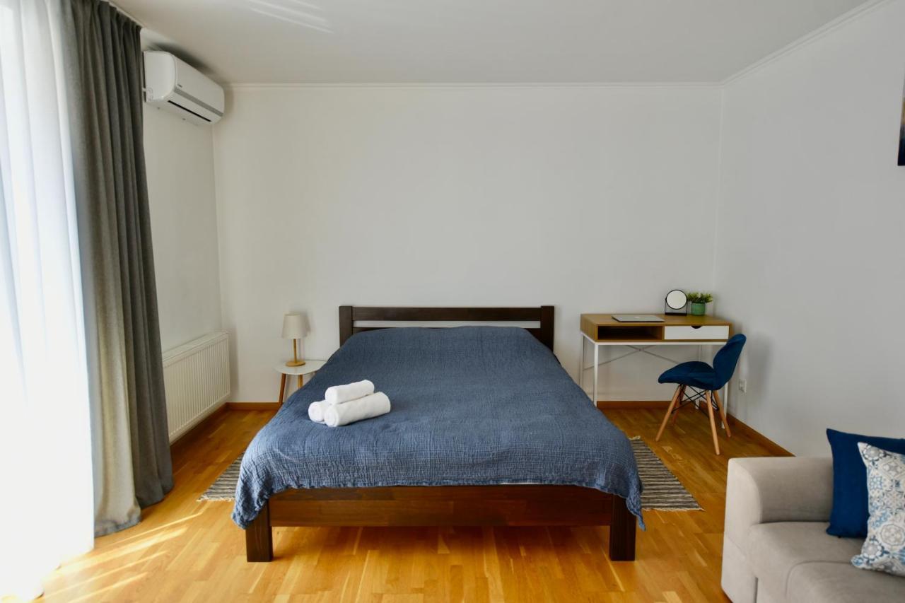 Cozy Apartment Next To The Park Тернопил Екстериор снимка