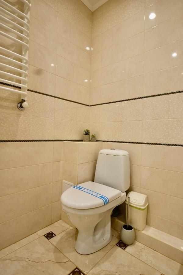 Cozy Apartment Next To The Park Тернопил Екстериор снимка